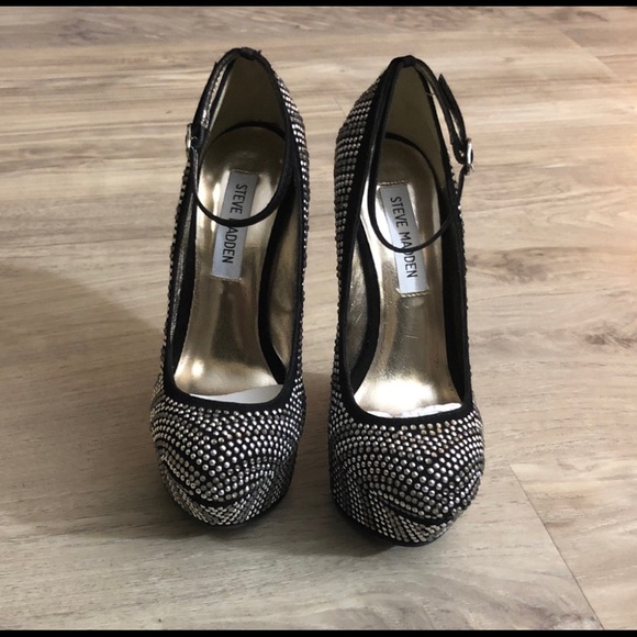NWOT Steve Madden Gossip Pump with rhinestones. - Picture 6 of 9